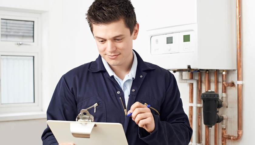 Reparatie van CV-ketel door loodgieter
