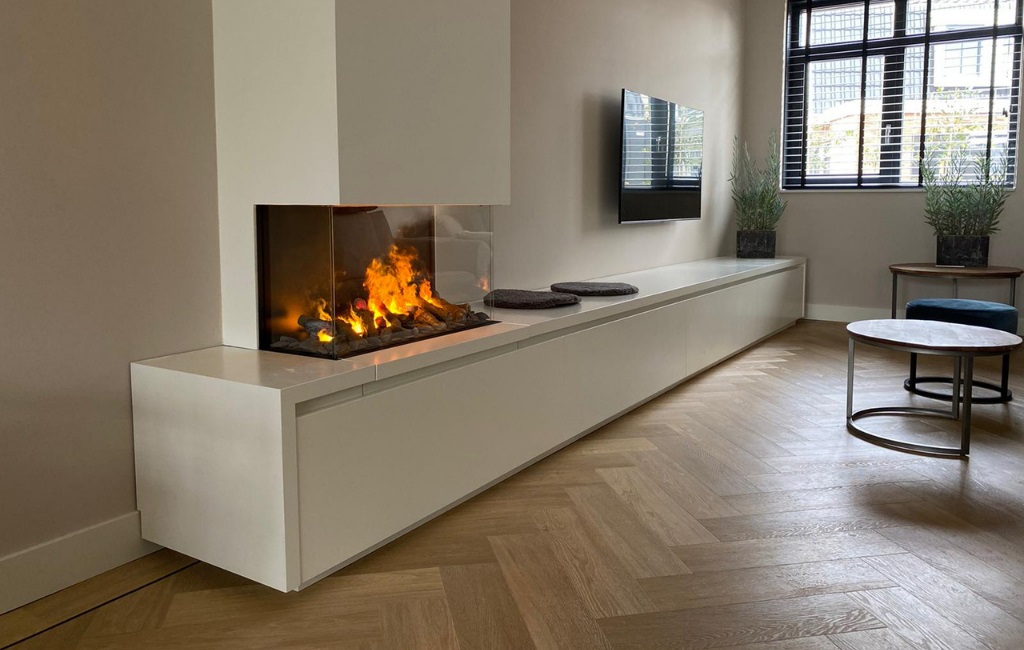Haard in knusse woonkamer
